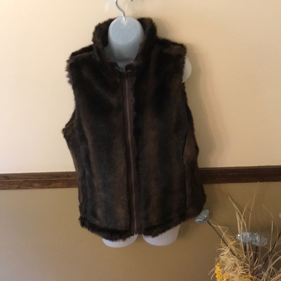 Gorgeous reversible faux fur vest - Picture 2 of 2